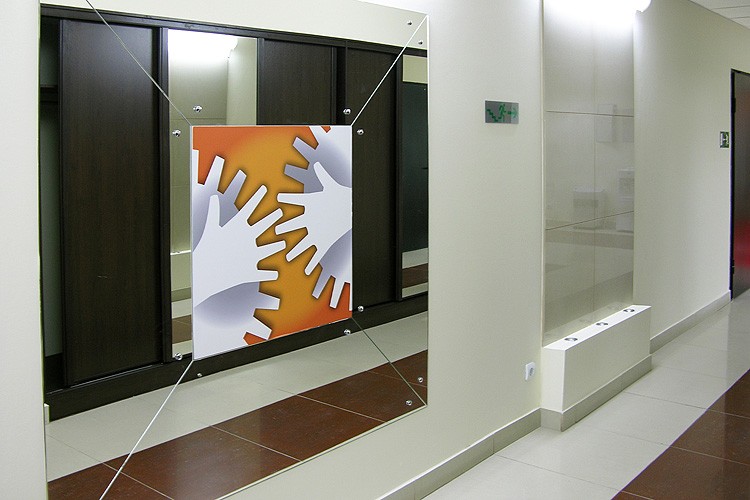 Панно для офисного коридора. Материалы – ПВХ, зеркальный пластик