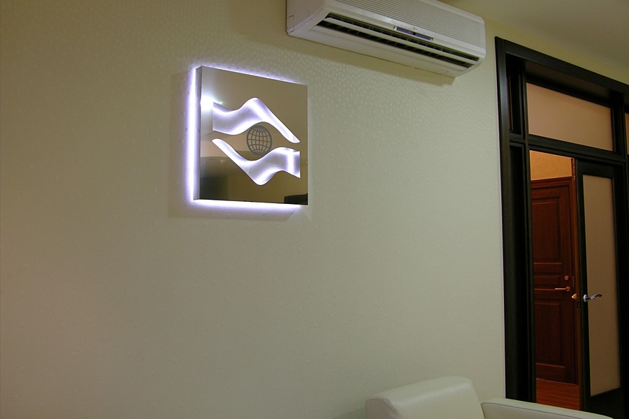 Металлический световой логотип для строительной компании