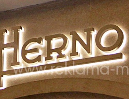 Вывеска для торгового павильона итальянского бренда Herno
